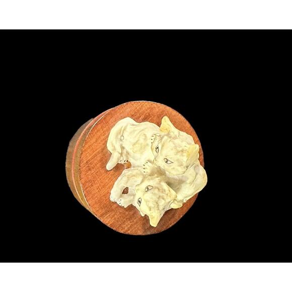 Vintage White Persian Cat Porcelain Figurines On Round Wood Trinket Box 4” x 3” - Picture 4 of 15